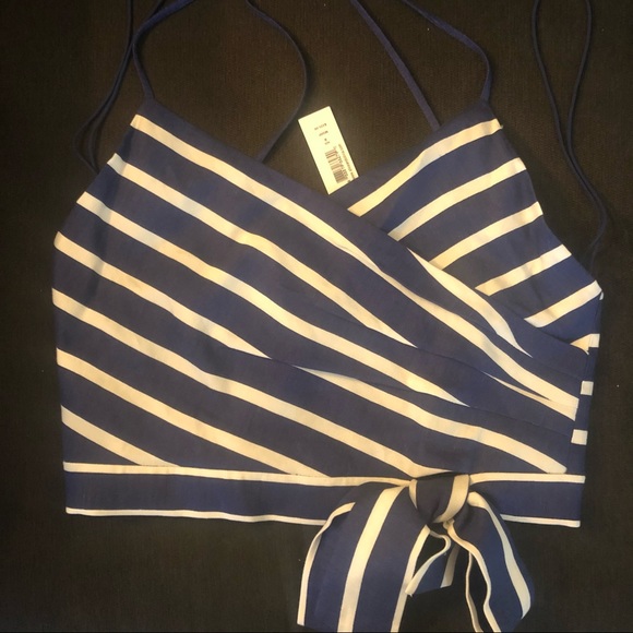 NWT $225 Alice + Olivia Rayna Surplice Crop Top in size 8! - Picture 7 of 13